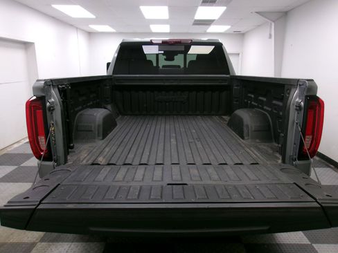 Used 2024 GMC Sierra 1500 AT4 w/ Technology Package AWD/4WD image 12