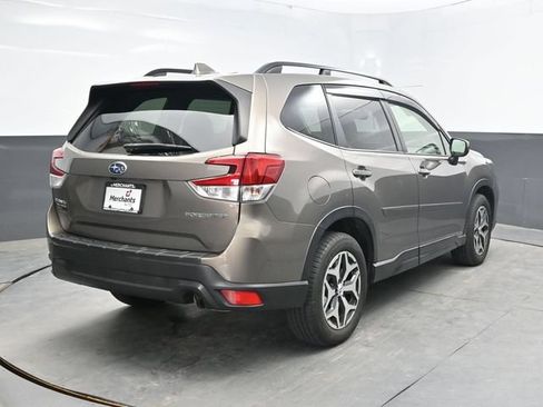 Used 2020 Subaru Forester Premium AWD/4WD image 7