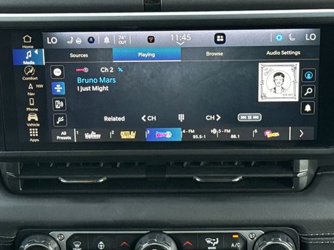 Used 2025 Jeep Wrangler Sahara w/ Safety Group image 22