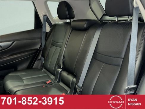 Certified 2016 Nissan Rogue SL w/ SL Premium Package image 39