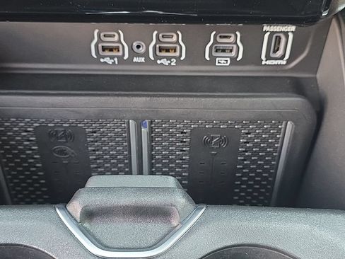 Used 2025 RAM 1500 Laramie AWD/4WD image 23