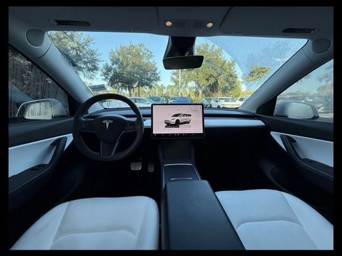 Used 2022 Tesla Model Y Performance image 19
