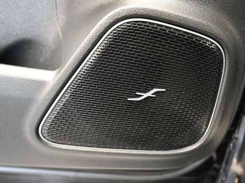 Used 2021 Mercedes-Benz GLB 250 4MATIC w/ Premium Package image 12