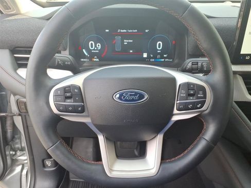 Used 2025 Ford Explorer Active w/ Active Comfort Package RWD image 9