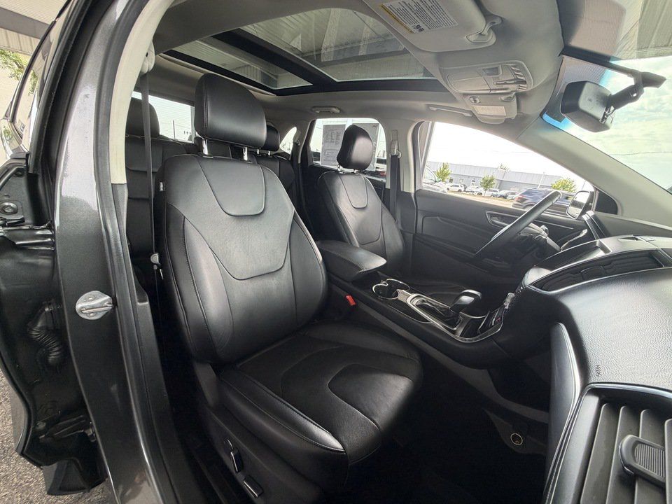 Used 2017 Ford Edge Titanium w/ Equipment Group 301A AWD/4WD image 31