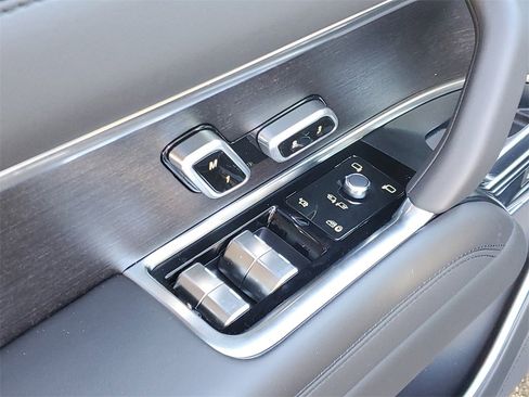 New 2026 Land Rover Range Rover SE image 11