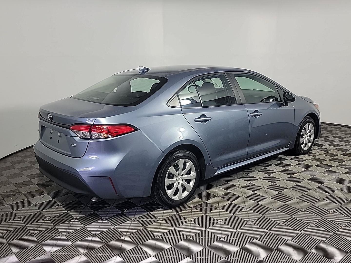 Used 2026 Toyota Corolla LE FWD image 4