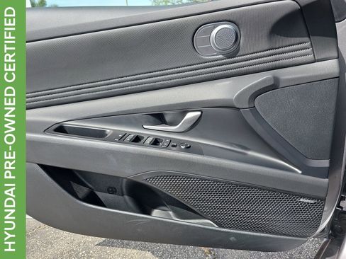 Certified 2025 Hyundai Elantra Limited image 32