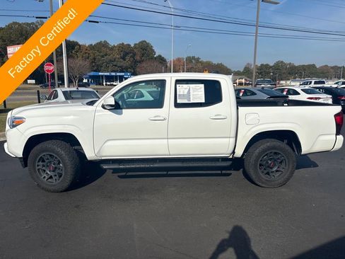 Used 2023 Toyota Tacoma TRD Off-Road image 2