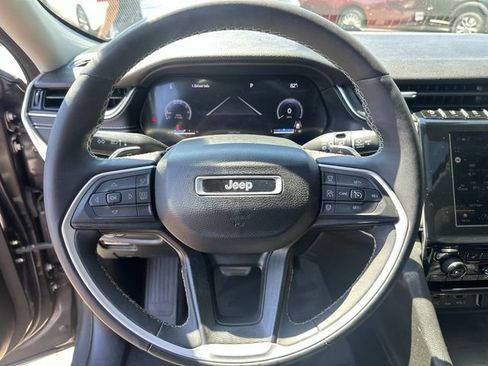 Used 2023 Jeep Grand Cherokee Laredo w/ Luxury Tech Group I AWD/4WD image 27