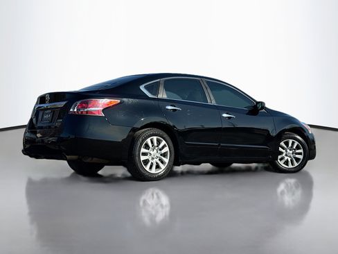 Used 2014 Nissan Altima 2.5 S image 2