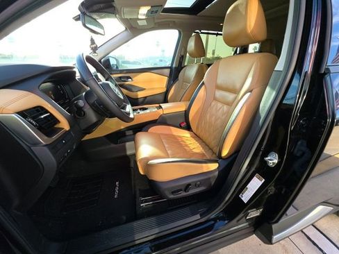 Used 2023 Nissan Rogue Platinum FWD image 13