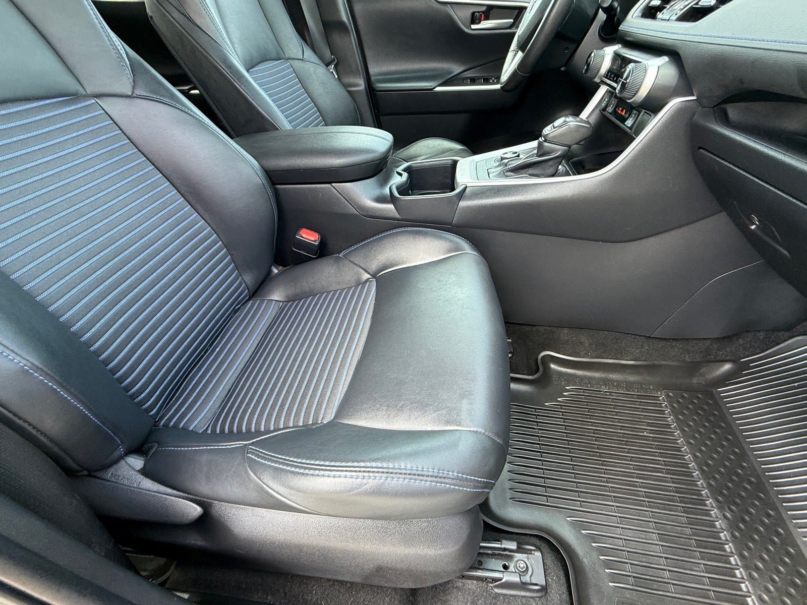Used 2023 Toyota RAV4 XSE AWD/4WD image 10