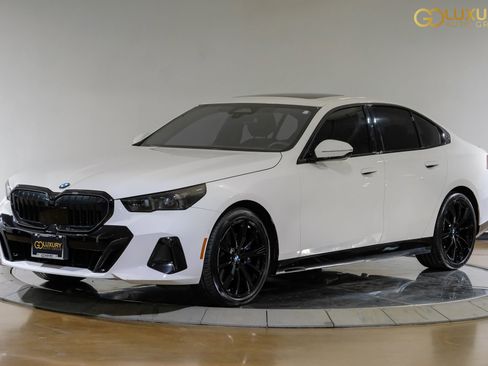 Used 2024 BMW 530i w/ M Sport Package RWD image 8