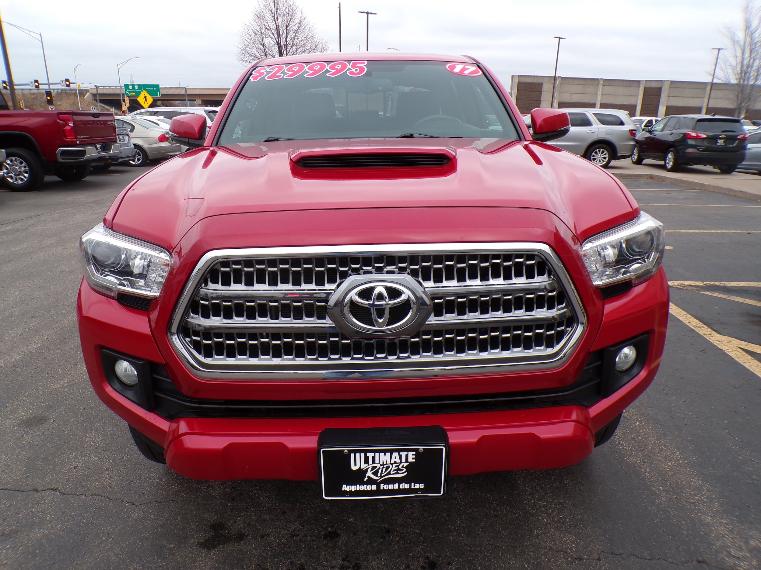 Used 2017 Toyota Tacoma TRD Sport w/ Tow Package (A/T) AWD/4WD image 2