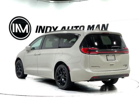 Used 2021 Chrysler Pacifica Limited w/ S Appearance Package AWD/4WD image 6