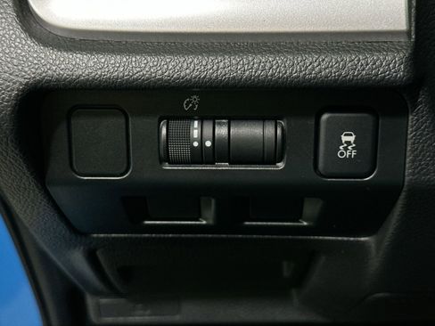 Used 2017 Subaru Crosstrek 2.0i Premium w/ Moonroof Package image 17