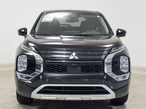 Used 2024 Mitsubishi Outlander SE Black Edition image 3