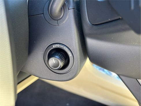 Used 2015 Jaguar XF Premium image 22