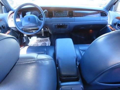 Used 2000 Lincoln Town Car Signature image 20