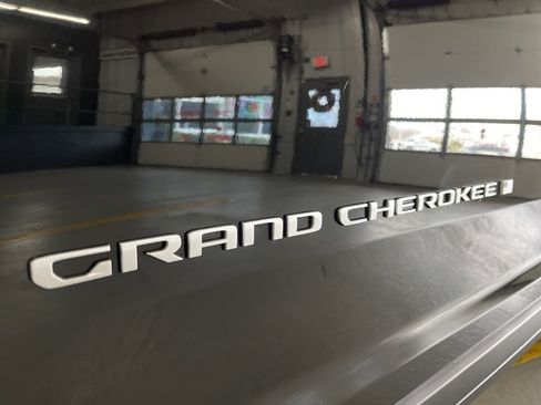 New 2025 Jeep Grand Cherokee L Limited image 16