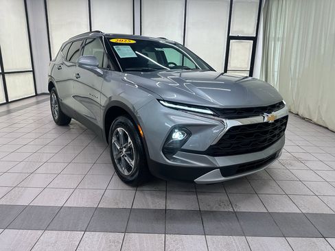 Used 2025 Chevrolet Blazer LT w/ Convenience Package FWD image 2