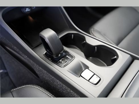 New 2025 Volvo XC40 B5 Core w/ Protection Package Premier image 17