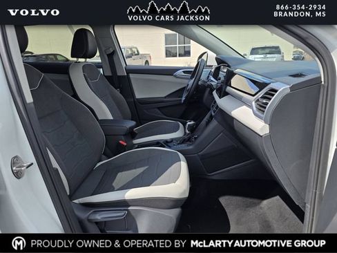 Used 2025 Volkswagen Taos SE AWD/4WD image 29