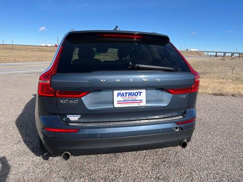 Used 2020 Volvo XC60 T5 Momentum w/ Protection Package Premier image 4