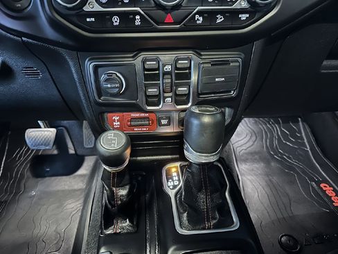 Used 2020 Jeep Wrangler Unlimited Rubicon w/ Advanced Safety Group AWD/4WD image 26