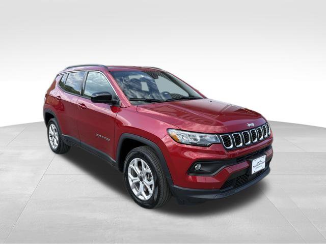 Used 2025 Jeep Compass Latitude AWD/4WD image 8