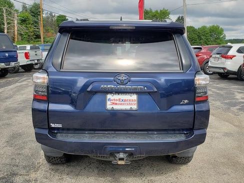 Used 2017 Toyota 4Runner SR5 AWD/4WD image 6