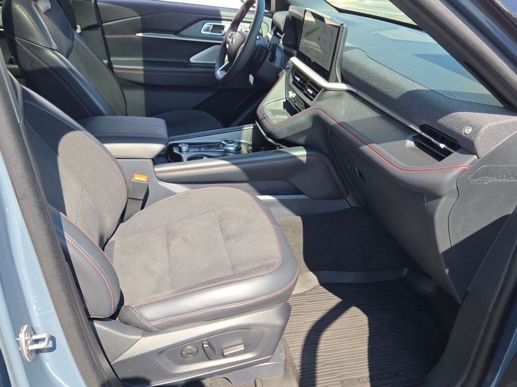 Used 2025 Ford Explorer ST w/ Sun And Sound Package AWD/4WD image 4