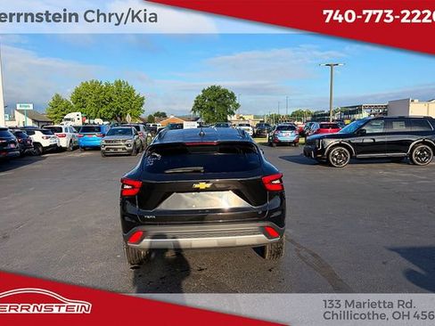 Used 2025 Chevrolet Trax LT FWD image 32