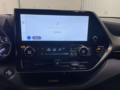 Used 2023 Toyota Highlander XLE image 34