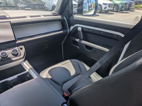 Used 2025 Land Rover Defender 110 X-Dynamic SE AWD/4WD image 16