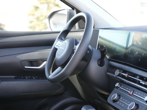 Certified 2025 Hyundai Tucson SE image 13