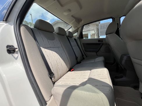 Used 2009 Ford Focus SE FWD image 13