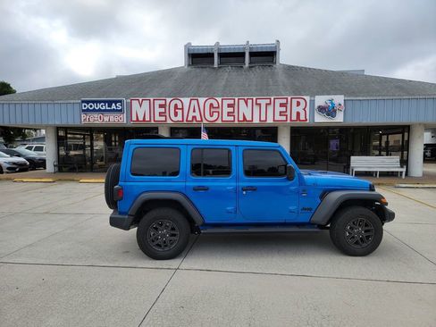 Used 2024 Jeep Wrangler Sport S image 6