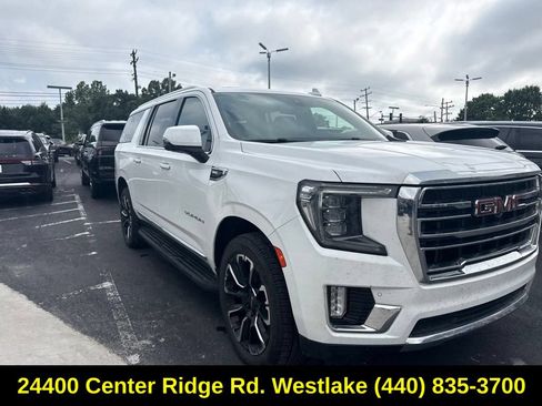Used 2022 GMC Yukon XL SLT w/ SLT Premium Package AWD/4WD image 9