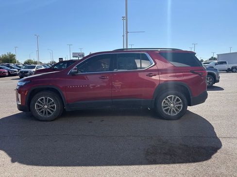 Used 2023 Chevrolet Traverse LT FWD image 2