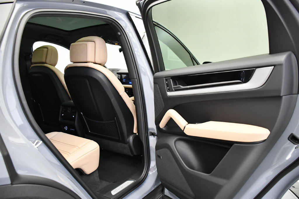 Certified 2026 Porsche Cayenne Coupe AWD/4WD image 57