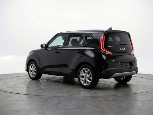 Used 2025 Kia Soul LX w/ LX Technology Package FWD image 6