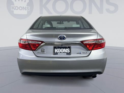 Used 2017 Toyota Camry XLE w/ Moonroof Package FWD image 10