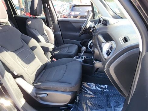 Used 2020 Jeep Renegade Latitude w/ Cold Weather Group image 23