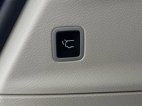 Used 2022 Chrysler Pacifica Touring-L FWD image 10