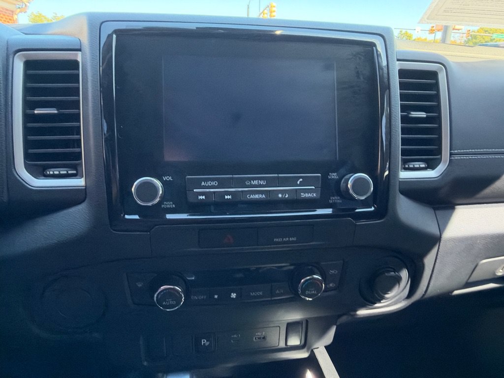 Used 2022 Nissan Frontier SV w/ Technology Package RWD image 18