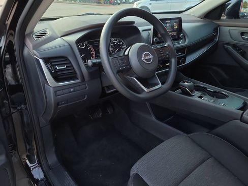 Certified 2023 Nissan Rogue SV FWD image 17