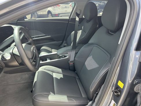 Used 2025 Lucid Air Pure image 11