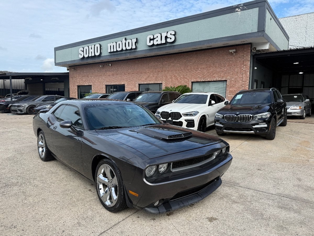 Used 2014 Dodge Challenger R/T RWD image 3